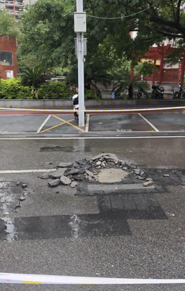 大咖配资 重庆一环卫工雷雨夜倒地身亡 雷击疑云待解